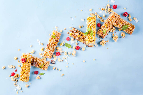 Домашняя мюсли с ягодами и мятой
