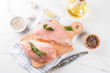 Çiğ et, tavuk göğüs fileto