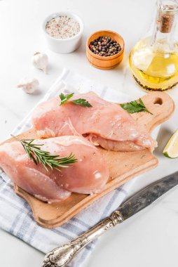 Çiğ et, tavuk göğüs fileto