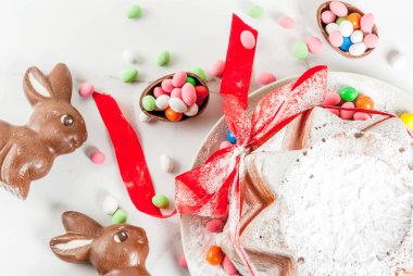 Geleneksel Paskalya kek Panettone