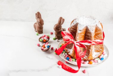 Geleneksel Paskalya kek Panettone