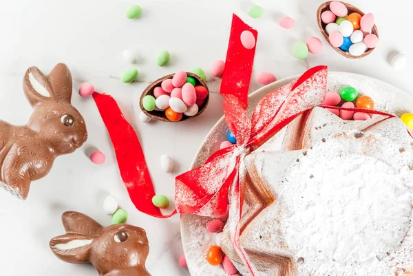 Geleneksel Paskalya kek Panettone