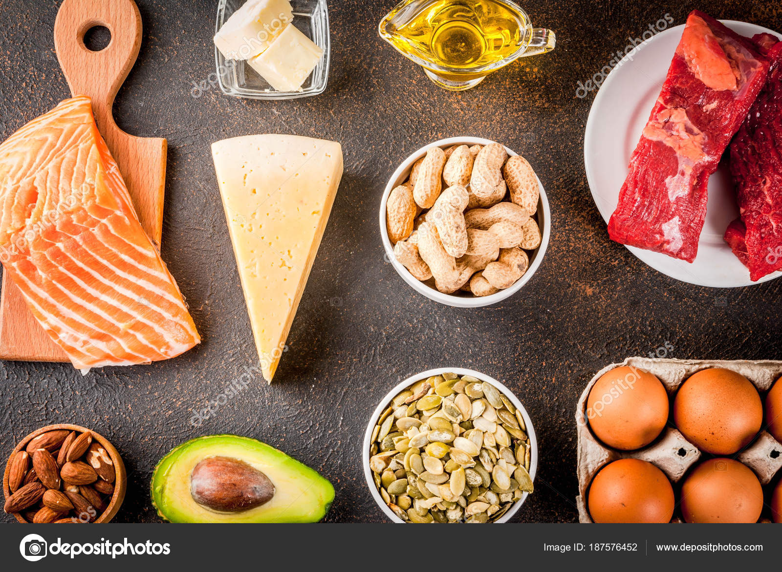 Кето питание. Lacquered black cod еда. Лютефиск. Люди обедают в ресторане. Пища трещать.