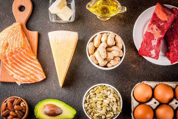 Conceito de dieta cetogênica de baixo carboidratos. Alimentos saudáveis e equilibrados com hig — Fotografia de Stock