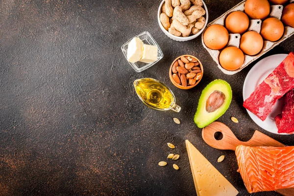 Concepto de dieta baja en carbohidratos cetogénicos. Alimento saludable y equilibrado con la cadera — Foto de Stock