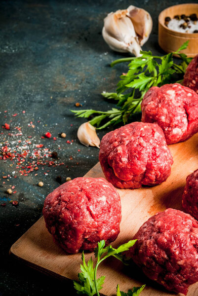 Raw beef meatballs