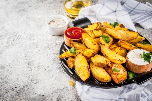 Batatas fritas assadas — Fotografia de Stock