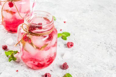Ahududu Sangria, limonata veya Mojito