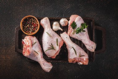 Çiğ et, tavuk budu