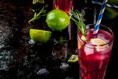 Kızılcık ve kireç kokteyl