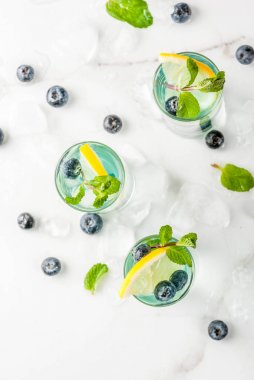 Yaban mersini limonata veya mojito