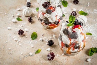 Eton karmaşa böğürtlen ile