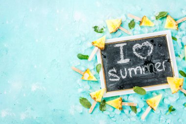 Ananas dondurma çubukları