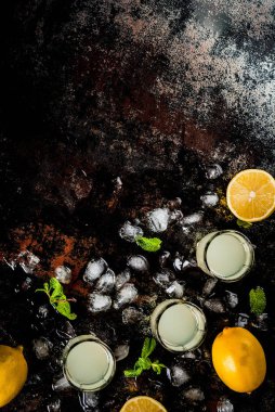 İtalyan likörü limoncello