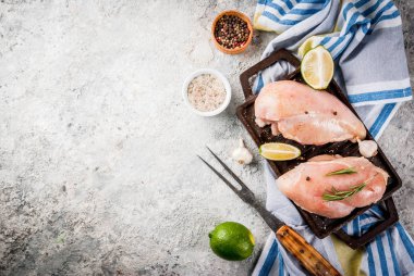 Çiğ et, tavuk göğüs fileto