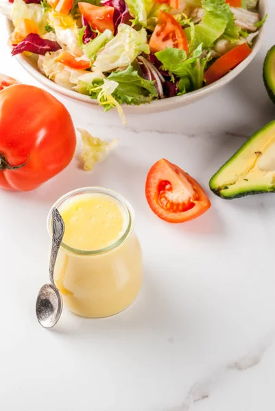 Aderezos clásicos para ensaladas — Foto de Stock