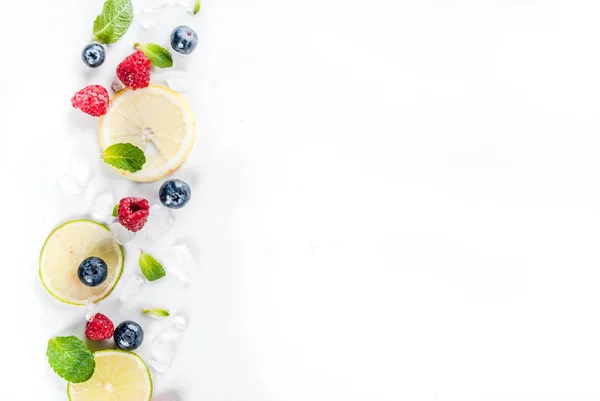 Conceito de comida e bebida de verão orgânico saudável, seleção de fres — Fotografia de Stock
