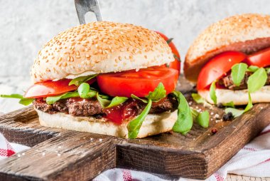 Ev yapımı Barbekü sığır etli sandviç