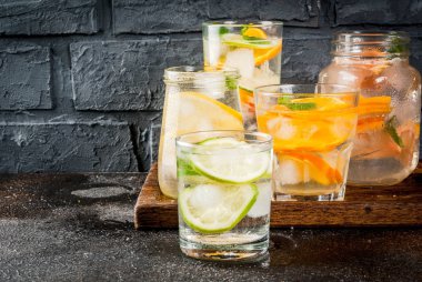 Çeşitli narenciye içki kümesi