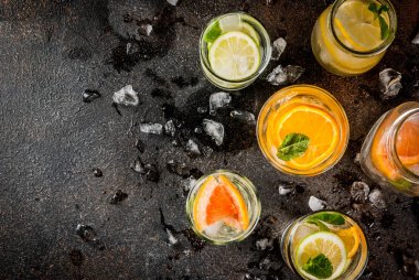 Çeşitli narenciye içki kümesi