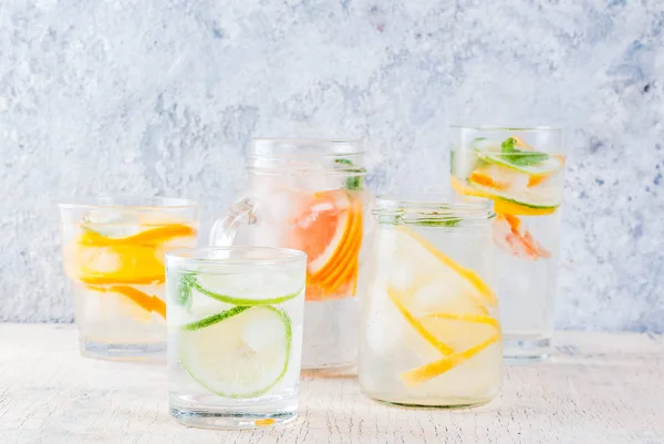 Uppsättning av olika citrus drinka — Stockfoto