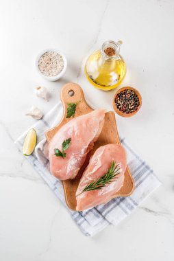 Çiğ et, tavuk göğüs fileto