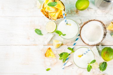 Ananas ve hindistancevizi mojito ya da iki yüzlü