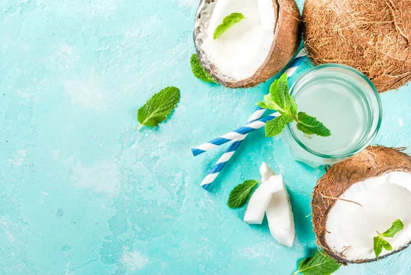 Agua de coco orgánica fresca — Foto de Stock