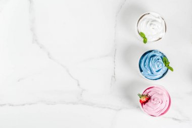 Çeşitli donmuş yoğurt berry