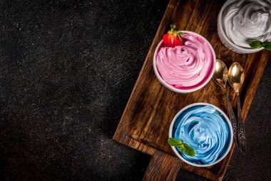 Çeşitli donmuş yoğurt