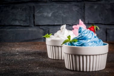 Çeşitli donmuş yoğurt