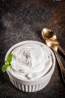 Çeşitli donmuş yoğurt