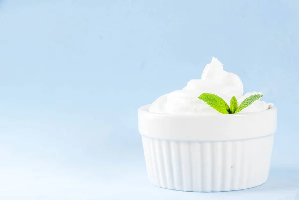 Iogurte congelado de baga diferente — Fotografia de Stock