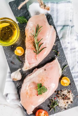 Çiğ tavuk göğsü fileto