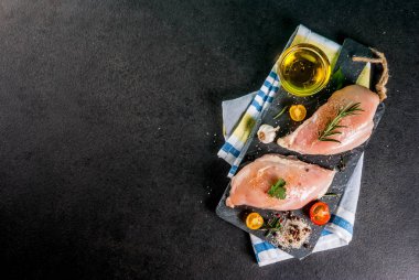 Çiğ tavuk göğsü fileto