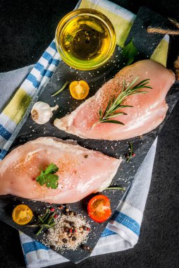 Çiğ tavuk göğsü fileto