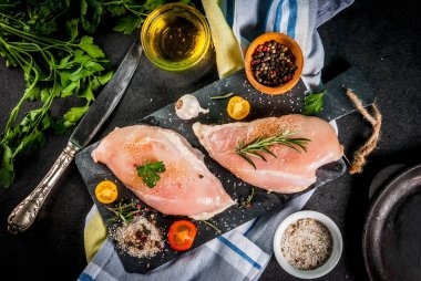 Çiğ tavuk göğsü fileto