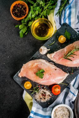 Çiğ tavuk göğsü fileto