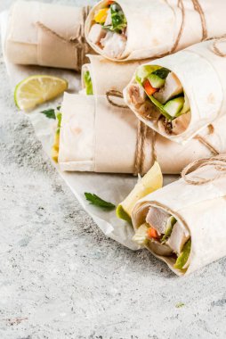 Yığın tortilla sandviç tamamladı 