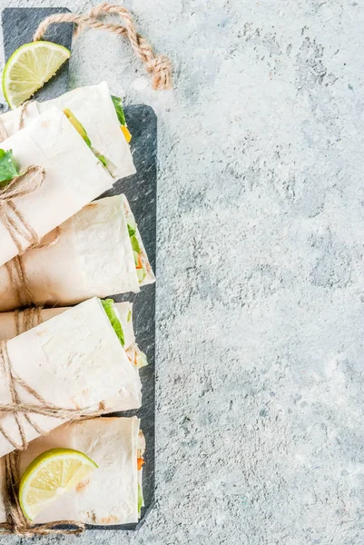 Pilha tortilla envolve sanduíches — Fotografia de Stock
