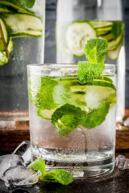 Nane ve salatalık su infüzyon