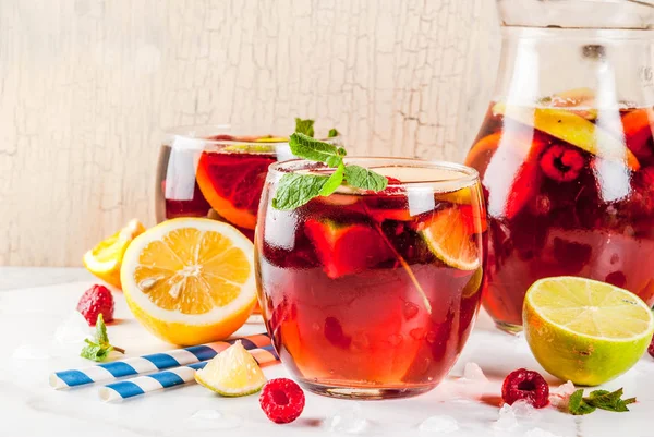 Sommaren kallt sangria — Stockfoto