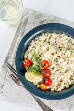 Kuskus taze otlar ile