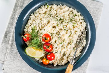 Kuskus taze otlar ile