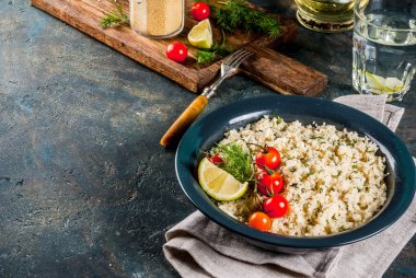 Kuskus taze otlar ile