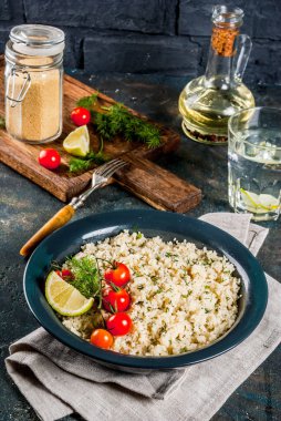 Kuskus taze otlar ile