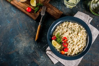 Kuskus taze otlar ile