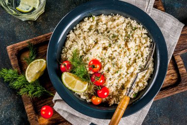 Kuskus taze otlar ile