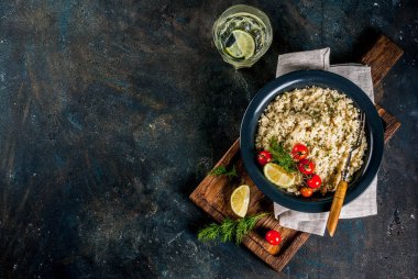 Kuskus taze otlar ile