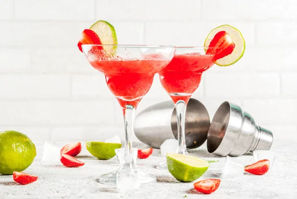 Gefrorener Erdbeer-Margarita-Cocktail — Stockfoto